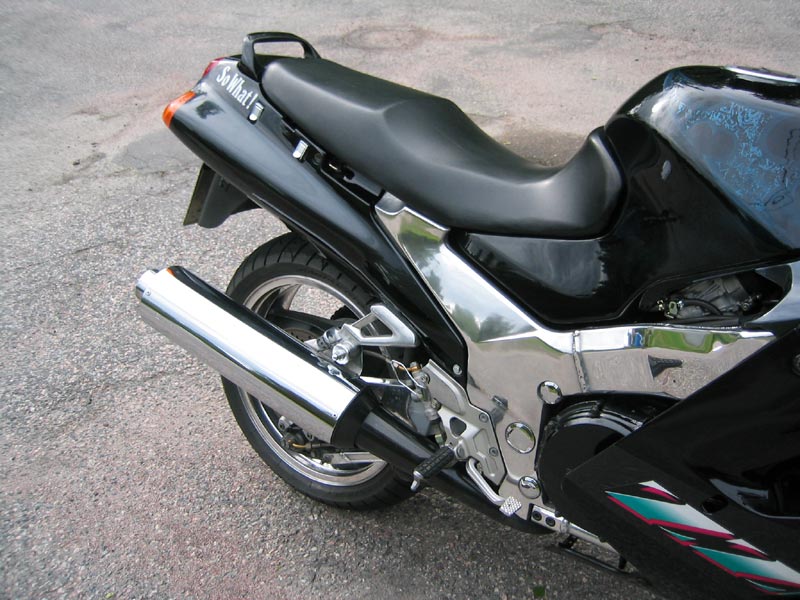 Kawasaki-ZZR1100-08.jpg
